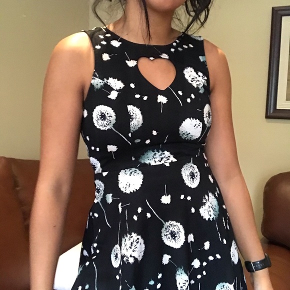 Material Girl Heart Neck Cut Out Floral Print Casual Dress - Picture 2 of 9